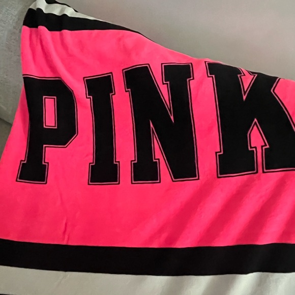 Victoria's Secret Pink 50" x 60" Cozy Fleece Blanket PINK Logo VS PINK throw - Picture 5 of 7